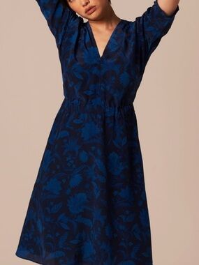 Tucker Market Dress Silk Floral Navy Blue V Neck Midi Large